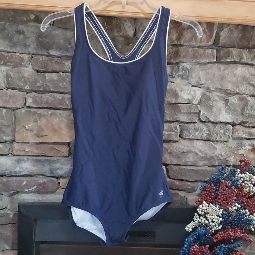 NWOT SPEEDO white piping SZ M